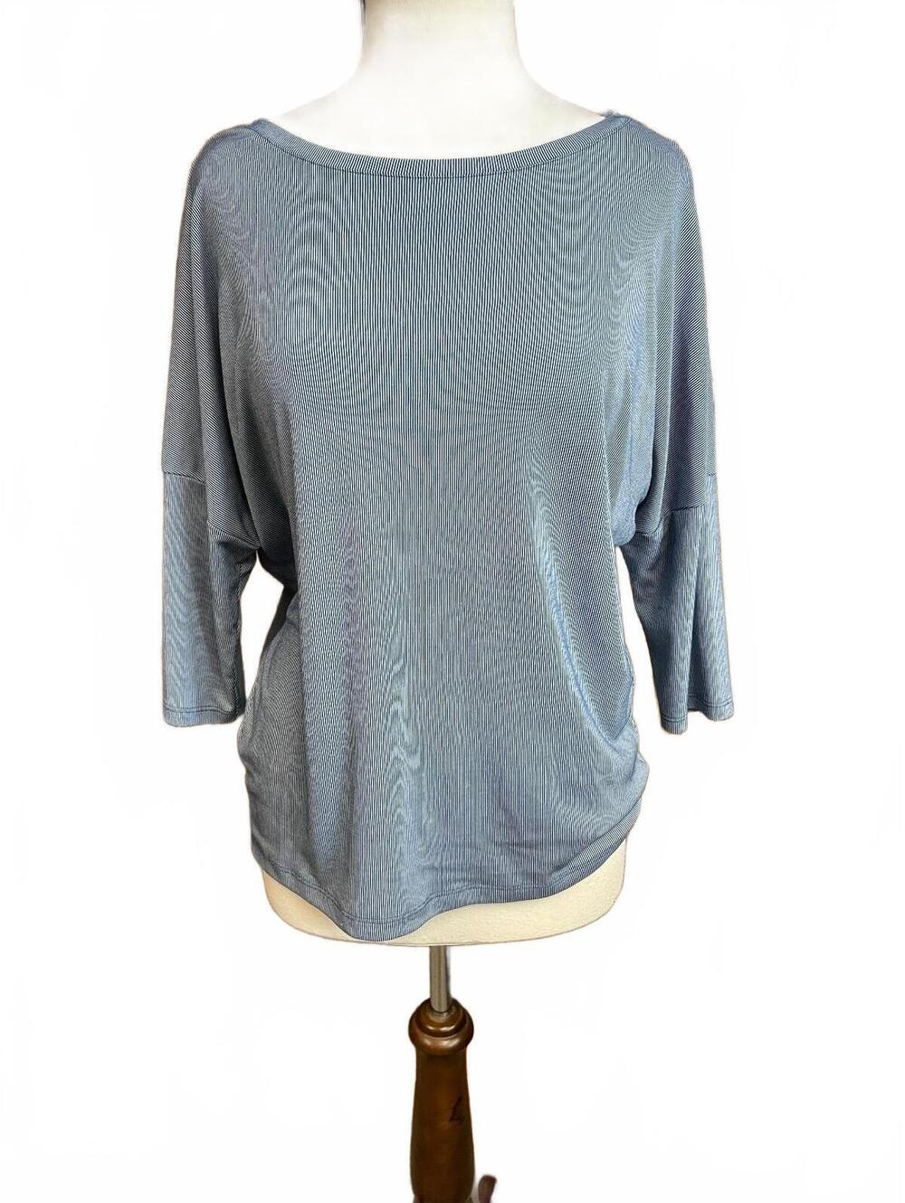 Tahari ribbed boatneck top with 3/4 dolman sleeves medium